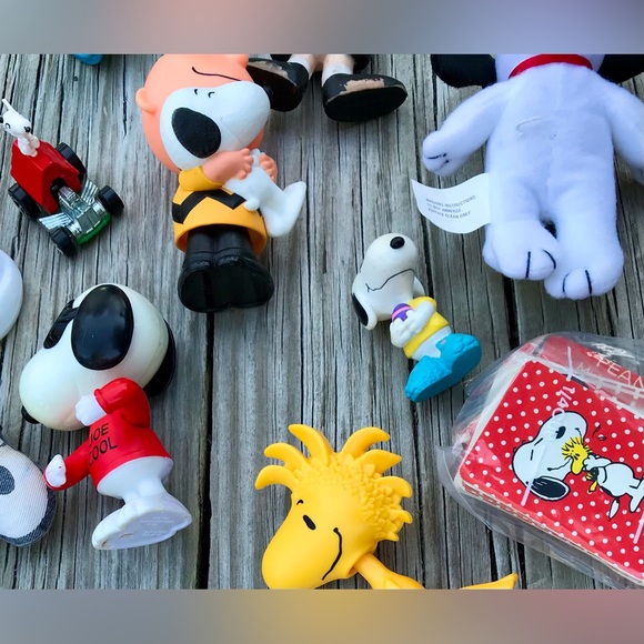 Lot Vintage PEANUTS Snoopy Charlie Brown & Gang Toys Figures Tin Outfit 50s 60s - Picture 8 of 13